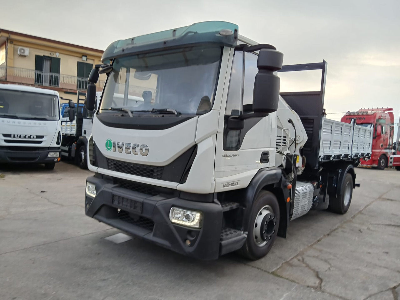 IVECO EUROCARGO 140-250 - 크레인 트럭 : 사진 2 IVECO EUROCARGO 140-250 - 크레인 트럭 : 사진 2