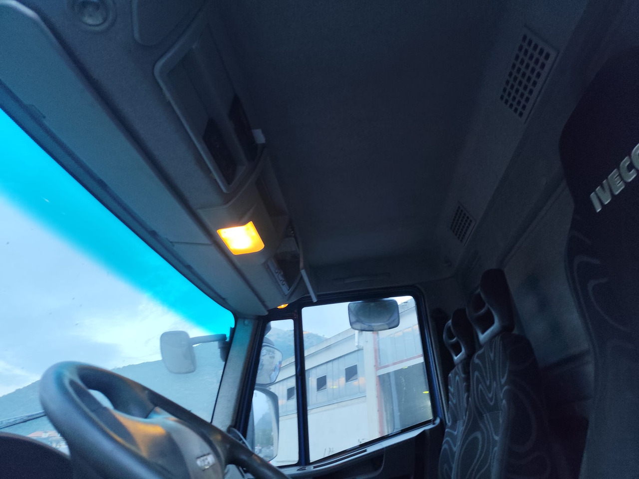 IVECO EUROCARGO 140E25 - 덤프트럭 : 사진 2 IVECO EUROCARGO 140E25 - 덤프트럭 : 사진 2