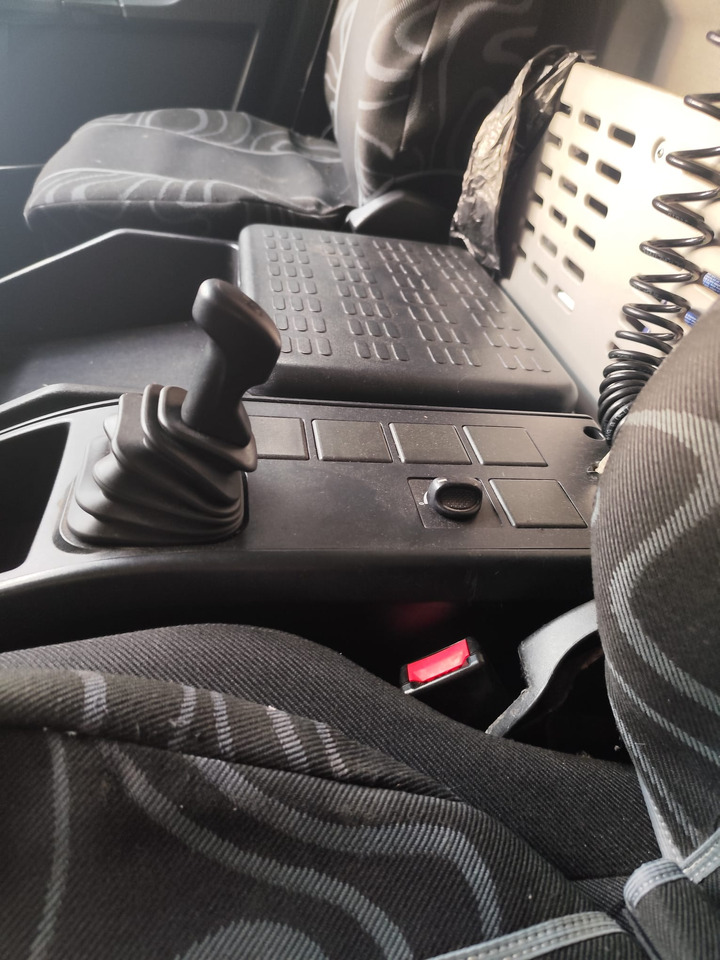 IVECO EUROCARGO 150-280 - 캡 새시 트럭 : 사진 2 IVECO EUROCARGO 150-280 - 캡 새시 트럭 : 사진 2