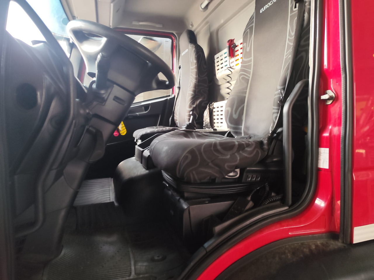 IVECO EUROCARGO 150-280 - 캡 새시 트럭 : 사진 4 IVECO EUROCARGO 150-280 - 캡 새시 트럭 : 사진 4
