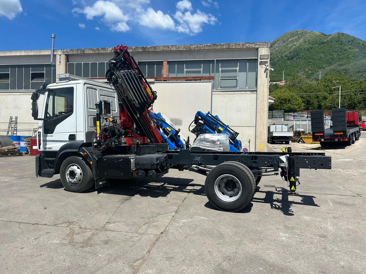 IVECO EUROCARGO 160-250 - 크레인 트럭 : 사진 5 IVECO EUROCARGO 160-250 - 크레인 트럭 : 사진 5