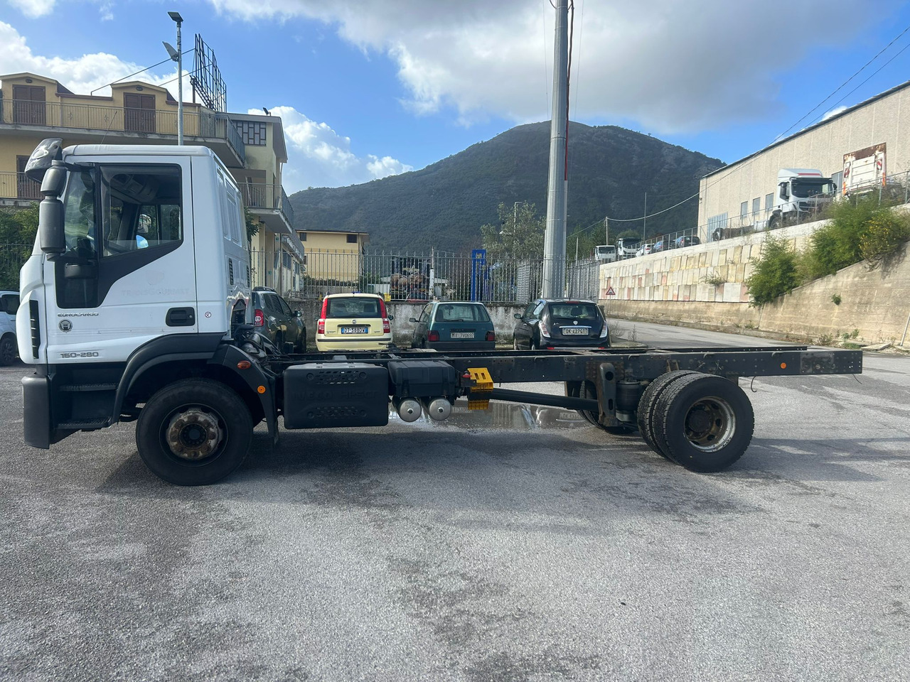 IVECO EUROCARGO 160-280 - 캡 새시 트럭, 크레인 트럭 : 사진 3 IVECO EUROCARGO 160-280 - 캡 새시 트럭, 크레인 트럭 : 사진 3
