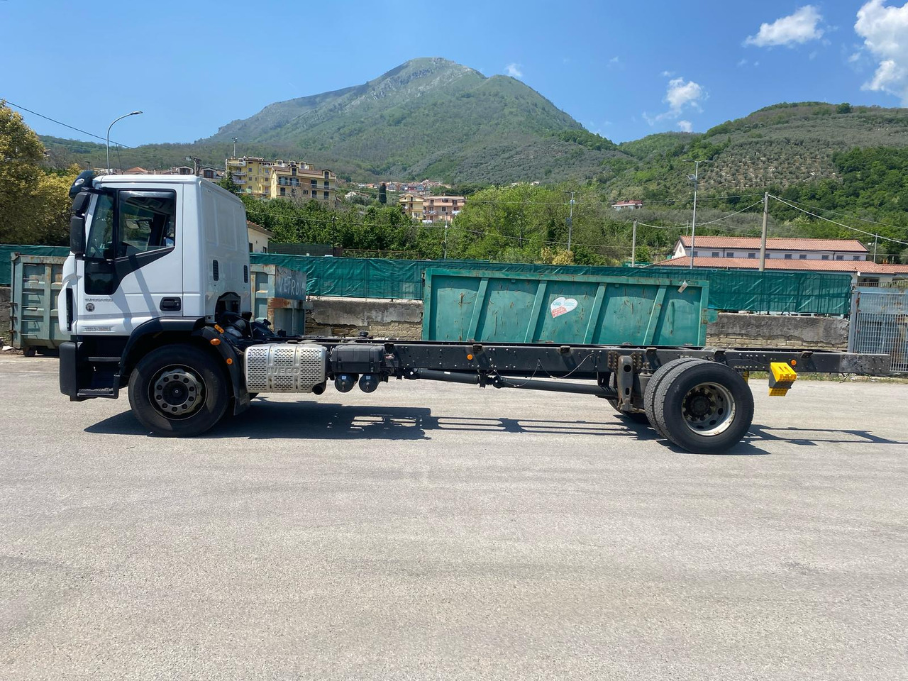 IVECO EUROCARGO 180-320 - 캡 새시 트럭 : 사진 4 IVECO EUROCARGO 180-320 - 캡 새시 트럭 : 사진 4