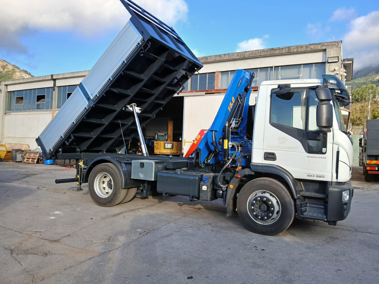 IVECO EUROCARGO 180-320 - 크레인 트럭, 덤프트럭 : 사진 1 IVECO EUROCARGO 180-320 - 크레인 트럭, 덤프트럭 : 사진 1