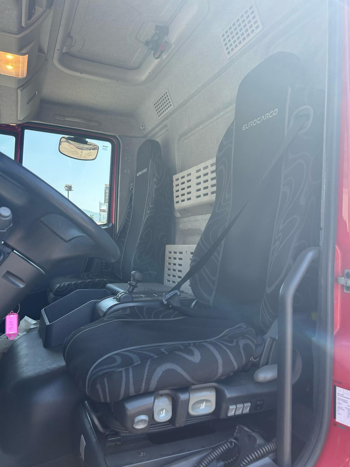 IVECO EUROCARGO 180E30 - 드롭사이드/ 플랫베드 트럭 : 사진 4 IVECO EUROCARGO 180E30 - 드롭사이드/ 플랫베드 트럭 : 사진 4