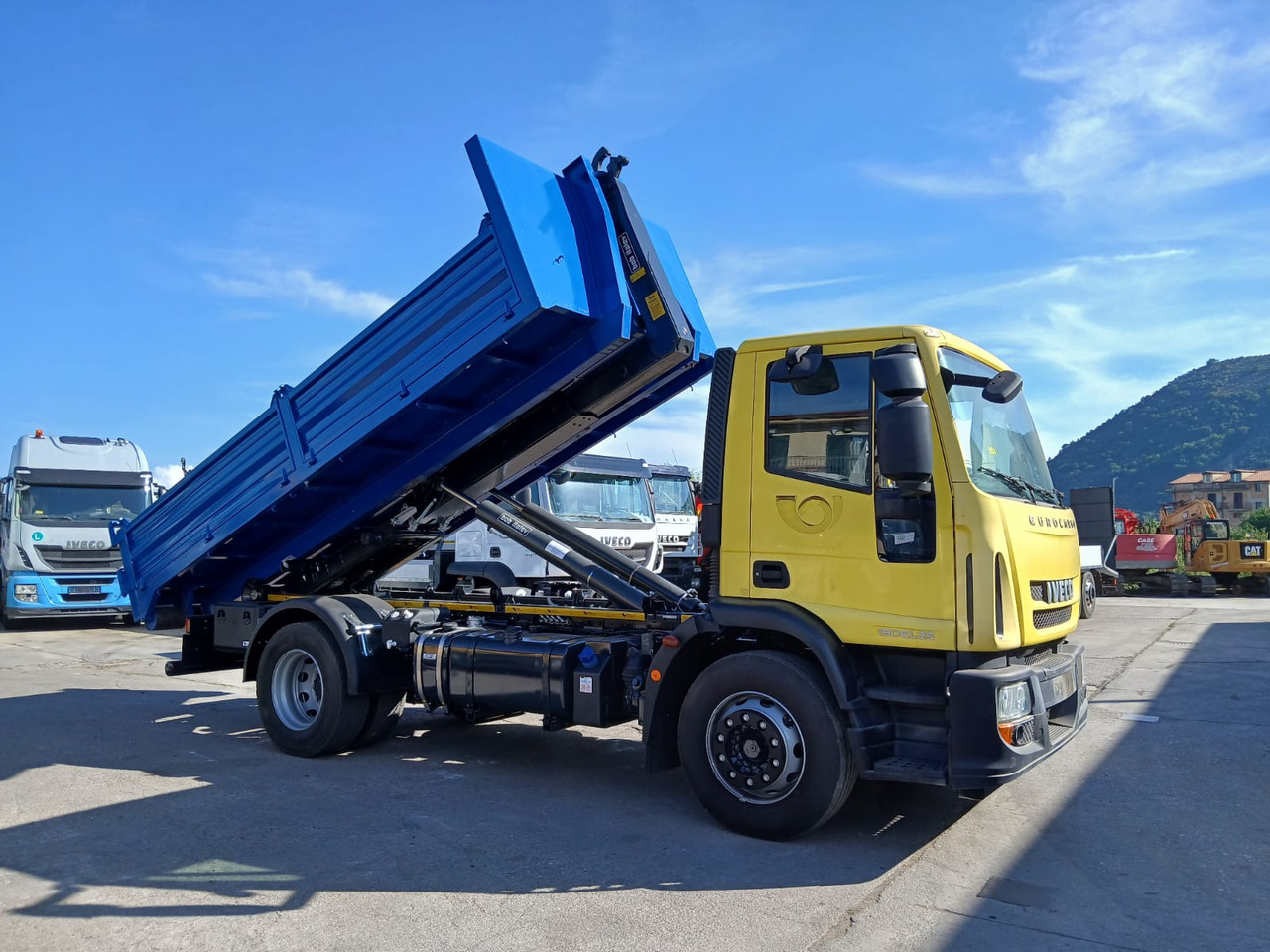 IVECO EUROCARGO 190EL25 - 후크 리프트 트럭 : 사진 1 IVECO EUROCARGO 190EL25 - 후크 리프트 트럭 : 사진 1