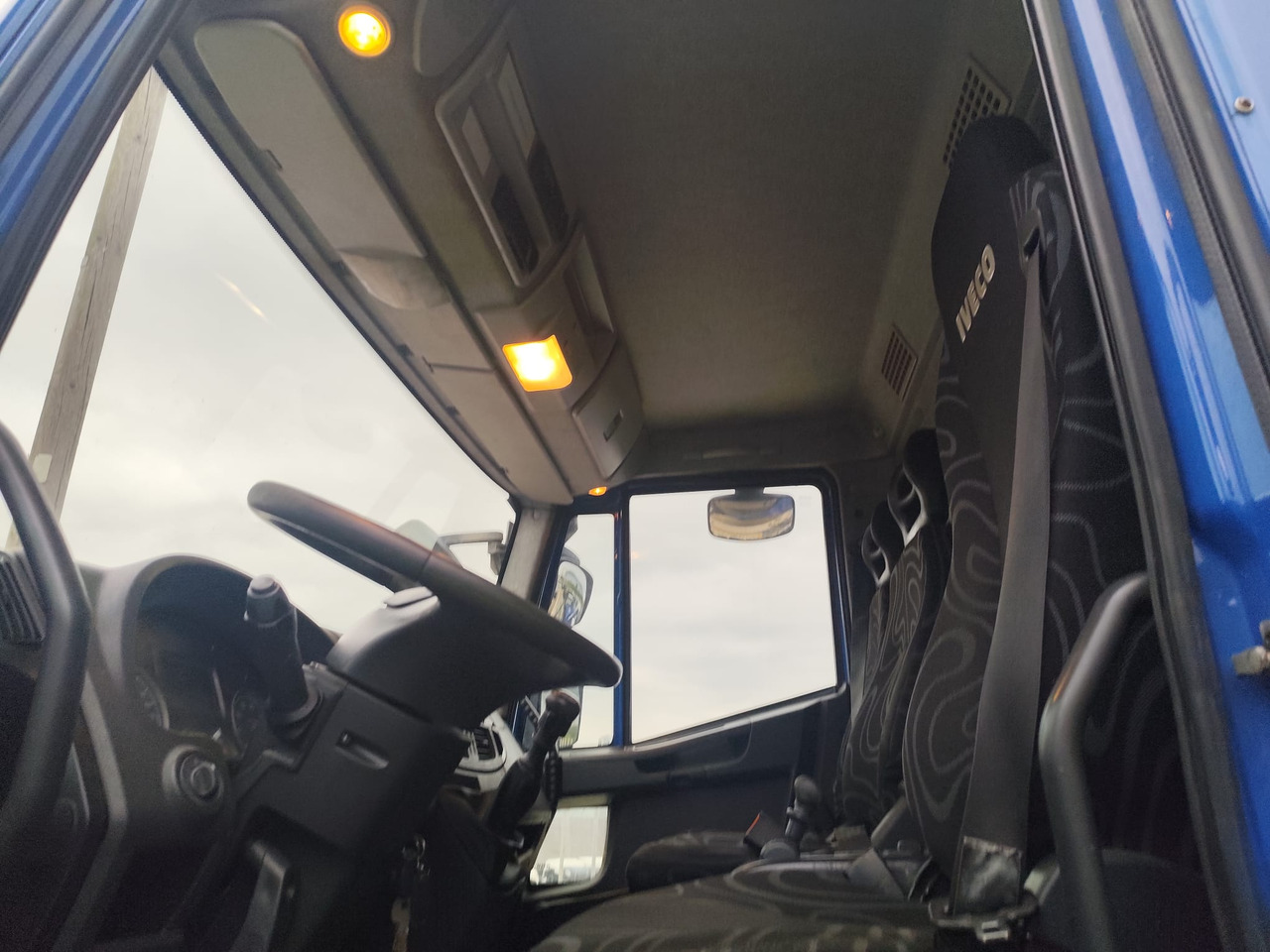 IVECO EUROCARGO 190EL28 - 캡 새시 트럭 : 사진 4 IVECO EUROCARGO 190EL28 - 캡 새시 트럭 : 사진 4