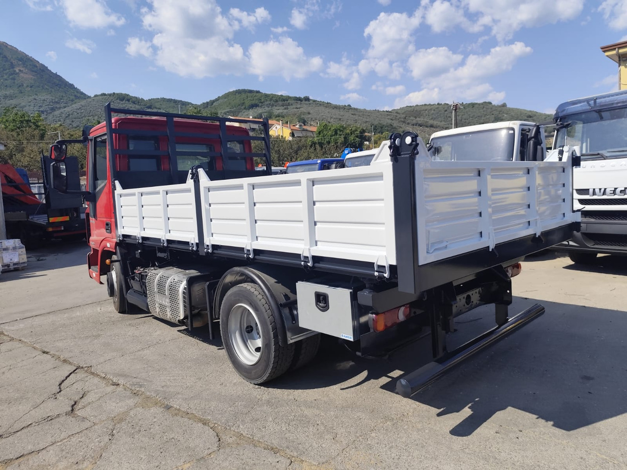 IVECO EUROCARGO 80-190 - 캡 새시 트럭 : 사진 4 IVECO EUROCARGO 80-190 - 캡 새시 트럭 : 사진 4