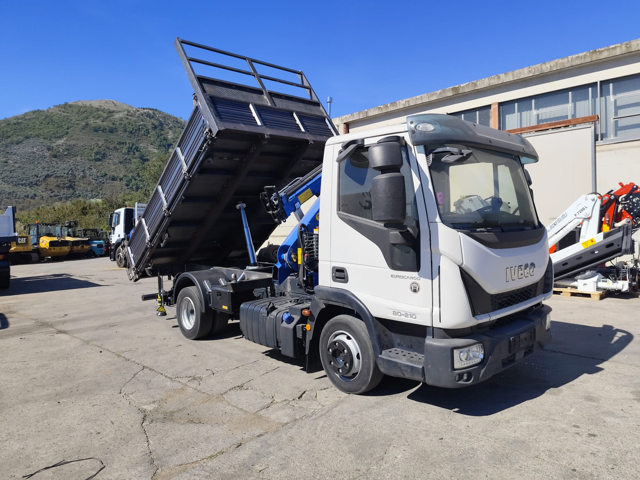 IVECO EUROCARGO 80-210 - 크레인 트럭, 덤프트럭 : 사진 4 IVECO EUROCARGO 80-210 - 크레인 트럭, 덤프트럭 : 사진 4