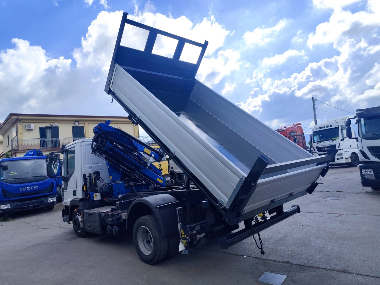 IVECO EUROCARGO 80-220 - 크레인 트럭 : 사진 3 IVECO EUROCARGO 80-220 - 크레인 트럭 : 사진 3