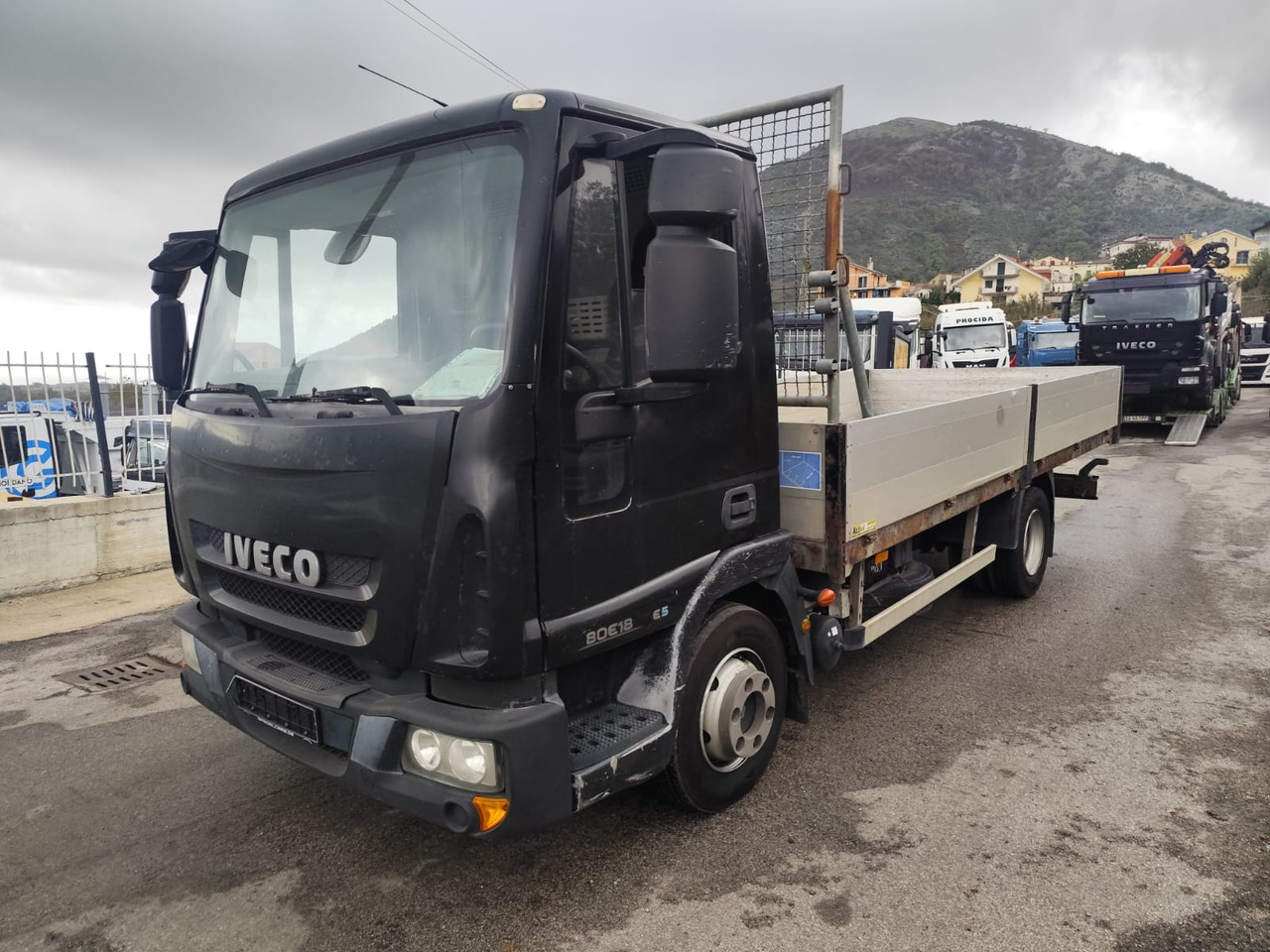 IVECO EUROCARGO 80E18 - 드롭사이드/ 플랫베드 트럭, 덤프트럭 : 사진 1 IVECO EUROCARGO 80E18 - 드롭사이드/ 플랫베드 트럭, 덤프트럭 : 사진 1