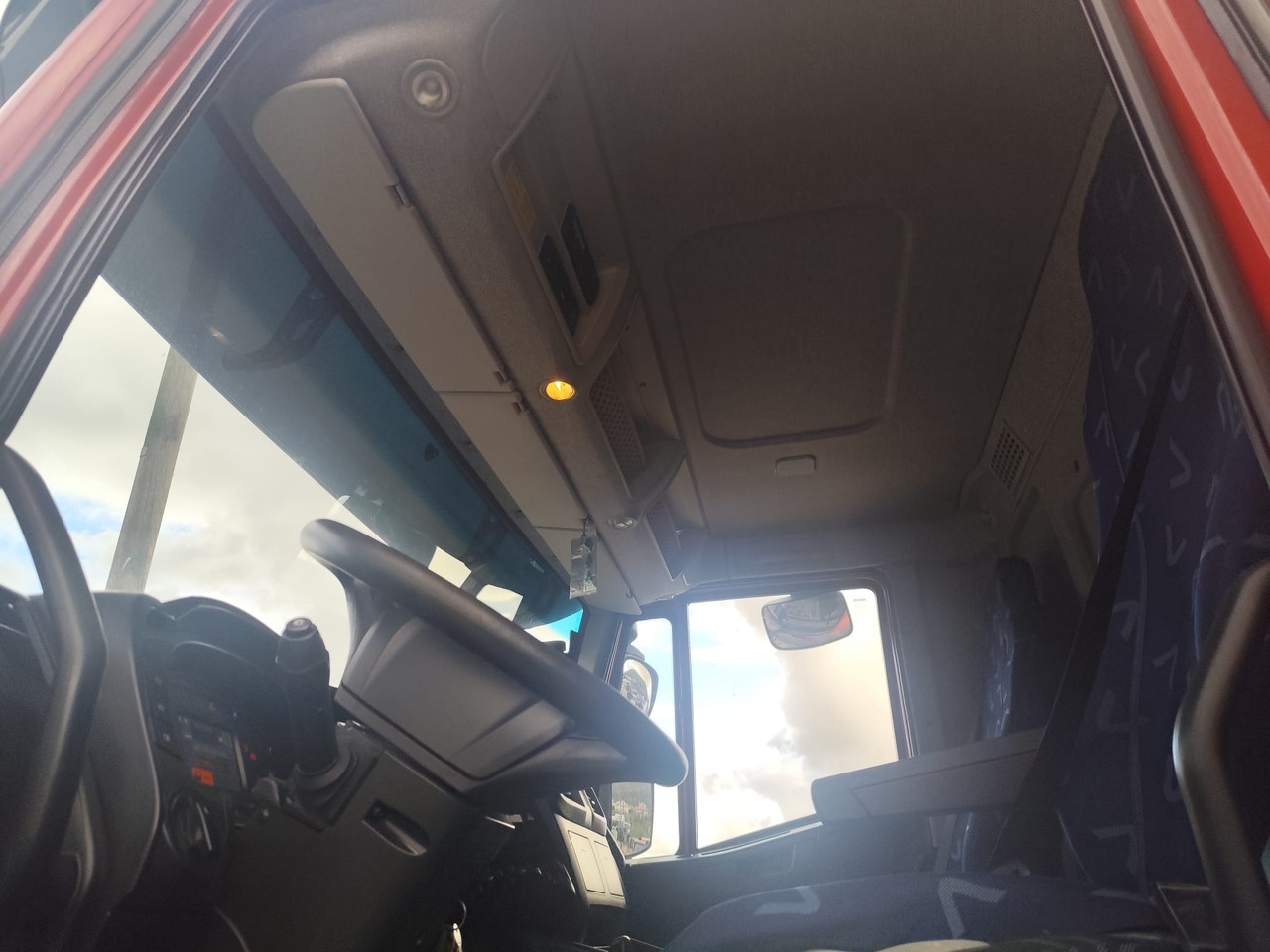 IVECO STRALIS 190S31 - 캡 새시 트럭 : 사진 4 IVECO STRALIS 190S31 - 캡 새시 트럭 : 사진 4