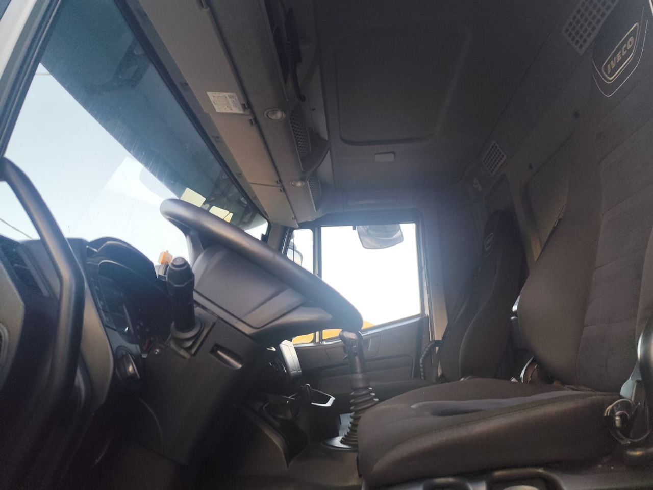 IVECO STRALIS AD 260S31 XP - 캡 새시 트럭 : 사진 5 IVECO STRALIS AD 260S31 XP - 캡 새시 트럭 : 사진 5
