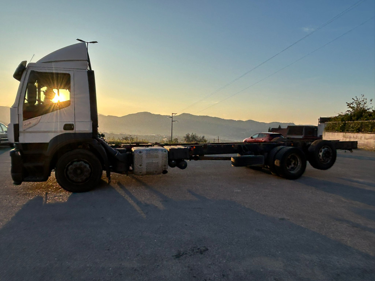 IVECO STRALIS AD 260S31 XP - 캡 새시 트럭 : 사진 2 IVECO STRALIS AD 260S31 XP - 캡 새시 트럭 : 사진 2