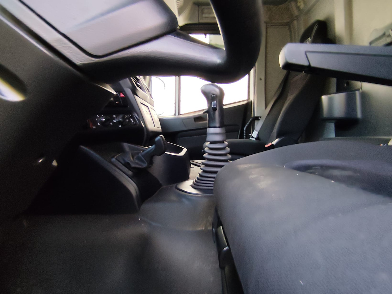 IVECO STRALIS AD 260S31 XP - 캡 새시 트럭 : 사진 4 IVECO STRALIS AD 260S31 XP - 캡 새시 트럭 : 사진 4