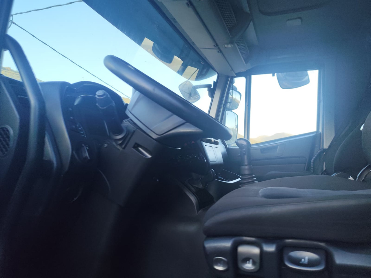 IVECO STRALIS AD 260S31 XP - 캡 새시 트럭 : 사진 3 IVECO STRALIS AD 260S31 XP - 캡 새시 트럭 : 사진 3