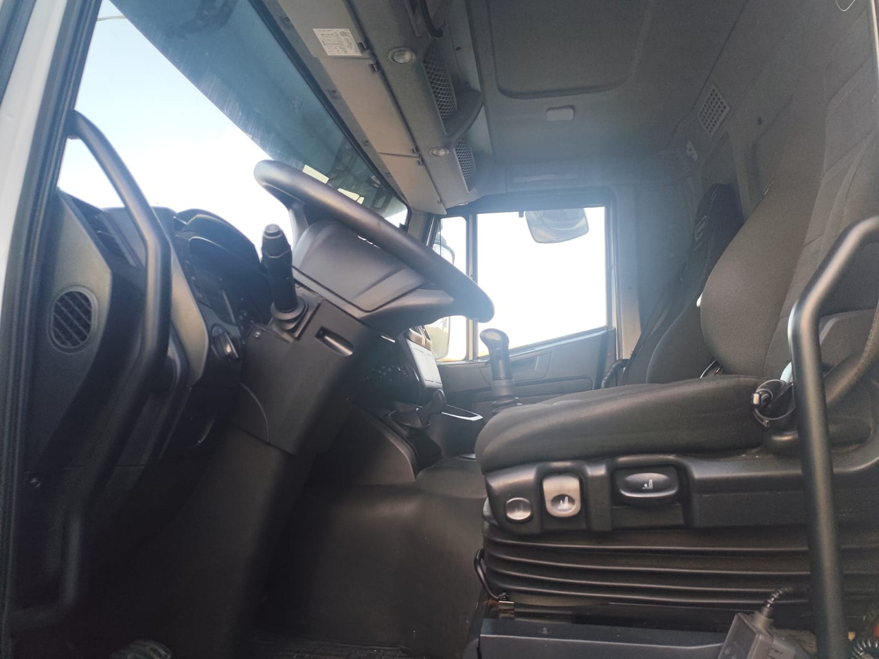 IVECO STRALIS AD 260S31 XP - 캡 새시 트럭 : 사진 2 IVECO STRALIS AD 260S31 XP - 캡 새시 트럭 : 사진 2