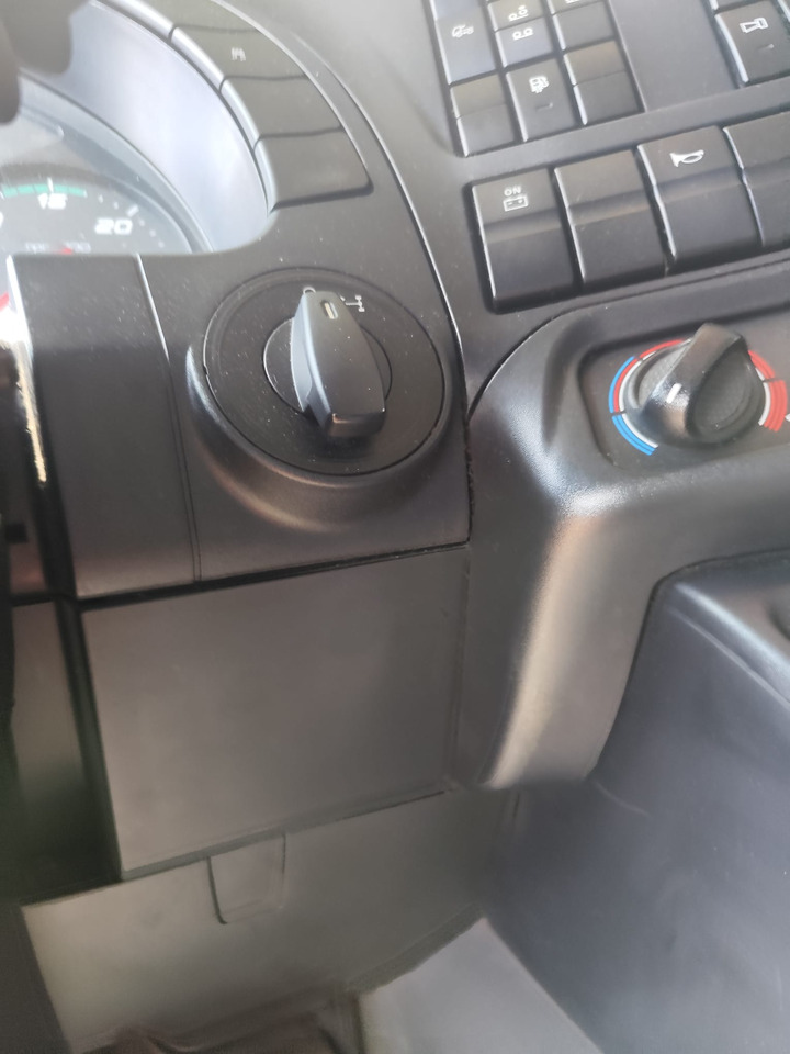 IVECO STRALIS AD 260S31 Y/P - 캡 새시 트럭 : 사진 4 IVECO STRALIS AD 260S31 Y/P - 캡 새시 트럭 : 사진 4