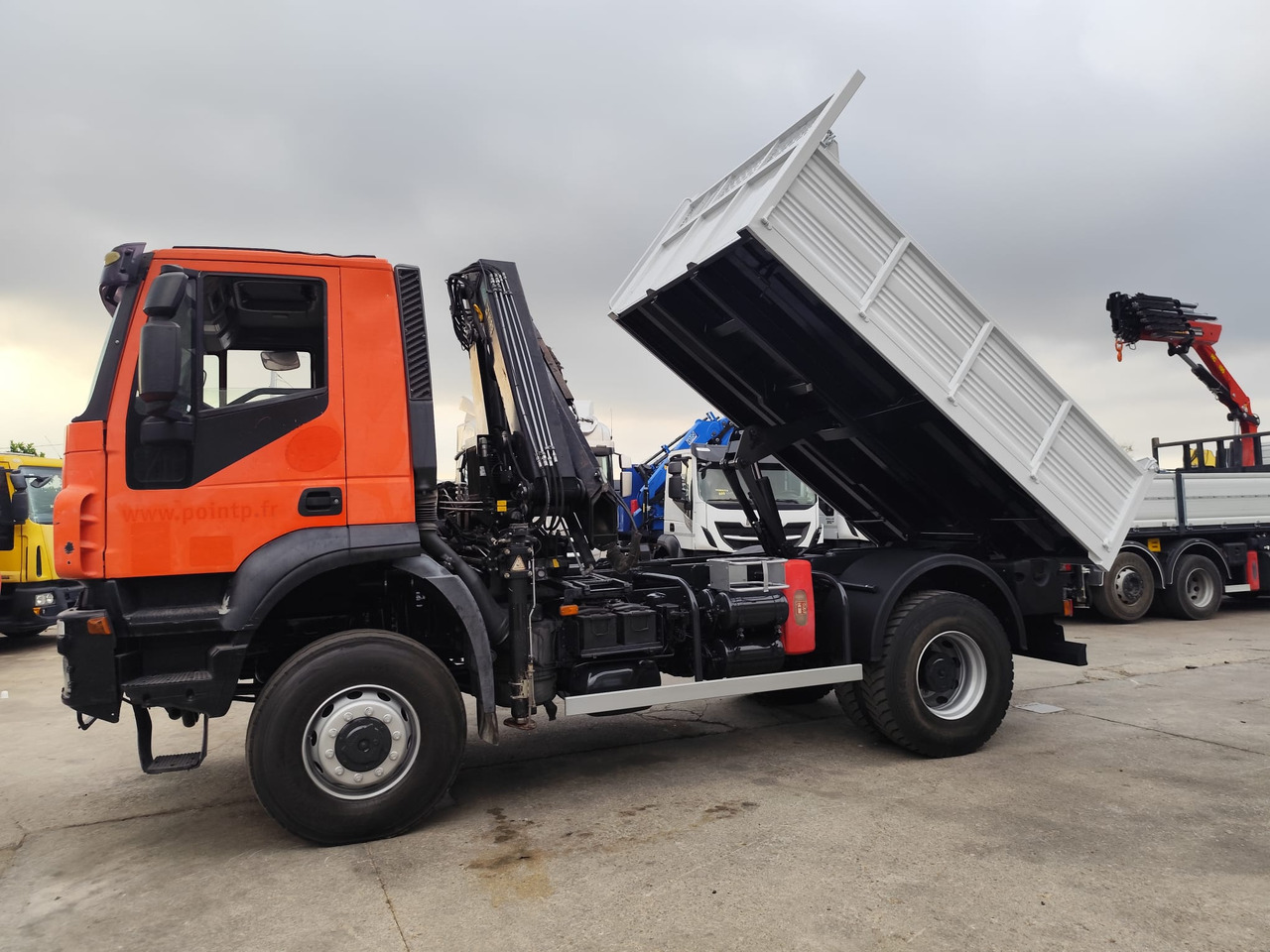 IVECO TRAKKER 190T36 - 크레인 트럭 : 사진 2 IVECO TRAKKER 190T36 - 크레인 트럭 : 사진 2