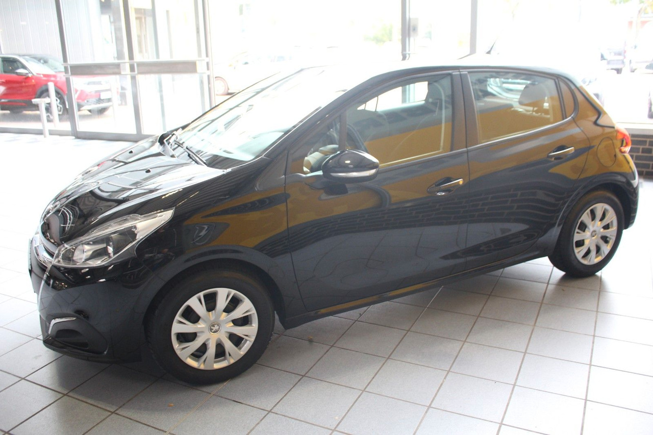 Peugeot 208 Active Klima PDC Sitzheizung Bluetooth - 세단 : 사진 5 Peugeot 208 Active Klima PDC Sitzheizung Bluetooth - 세단 : 사진 5