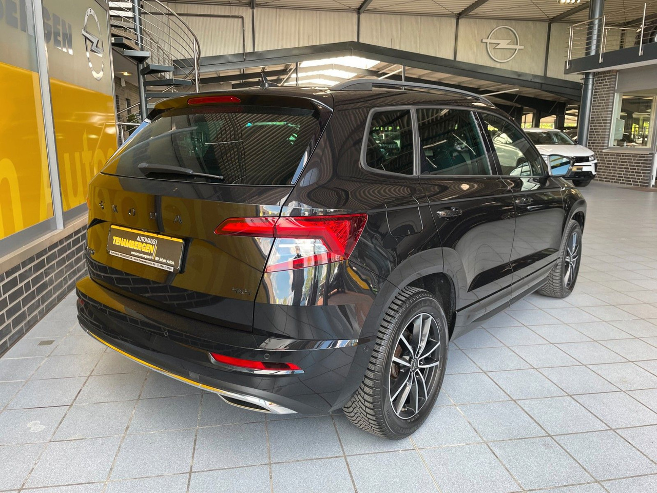 Skoda Karoq Sportline 4x4 Kamera Virt.Cockp LED ACC - SUV : 사진 3 Skoda Karoq Sportline 4x4 Kamera Virt.Cockp LED ACC - SUV : 사진 3