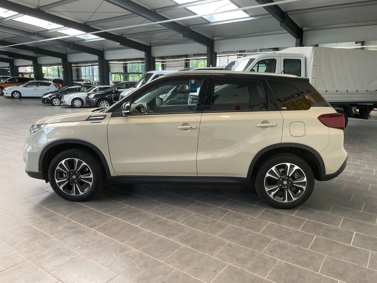 Suzuki Vitara 1.5 Mild-Hybrid Comfort+ 4x2 LED DAB+ ACC - SUV : 사진 5 Suzuki Vitara 1.5 Mild-Hybrid Comfort+ 4x2 LED DAB+ ACC - SUV : 사진 5