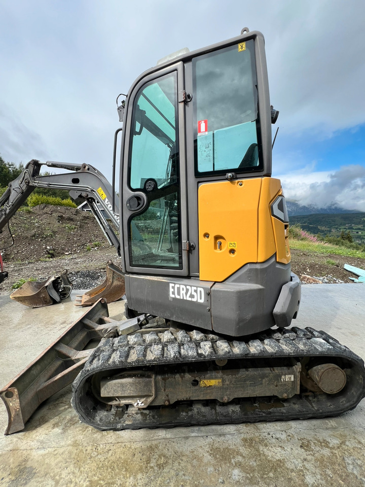 Volvo ECR25D - 굴착기 : 사진 3 Volvo ECR25D - 굴착기 : 사진 3