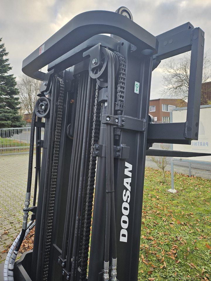Doosan D30NXS - 디젤 지게차 : 사진 5 Doosan D30NXS - 디젤 지게차 : 사진 5