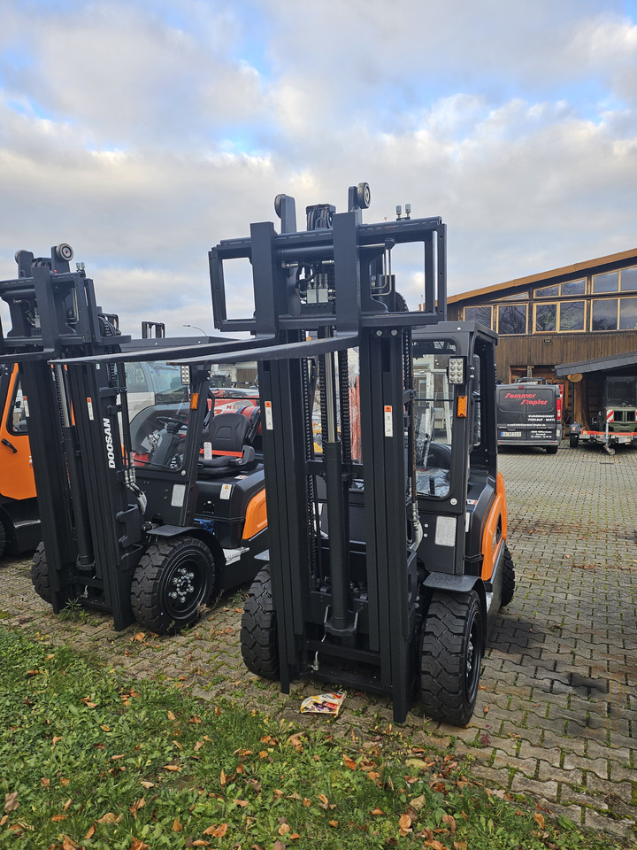 Doosan D30NXS - 디젤 지게차 : 사진 2 Doosan D30NXS - 디젤 지게차 : 사진 2