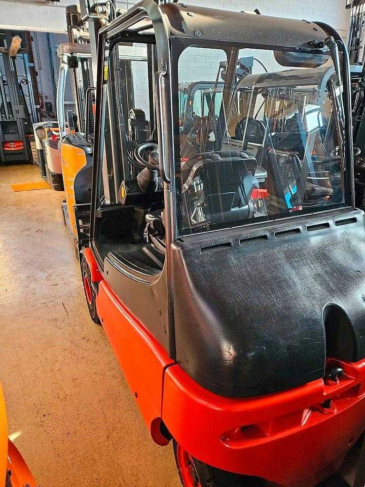 Linde E25 - 전기 지게차 : 사진 4 Linde E25 - 전기 지게차 : 사진 4