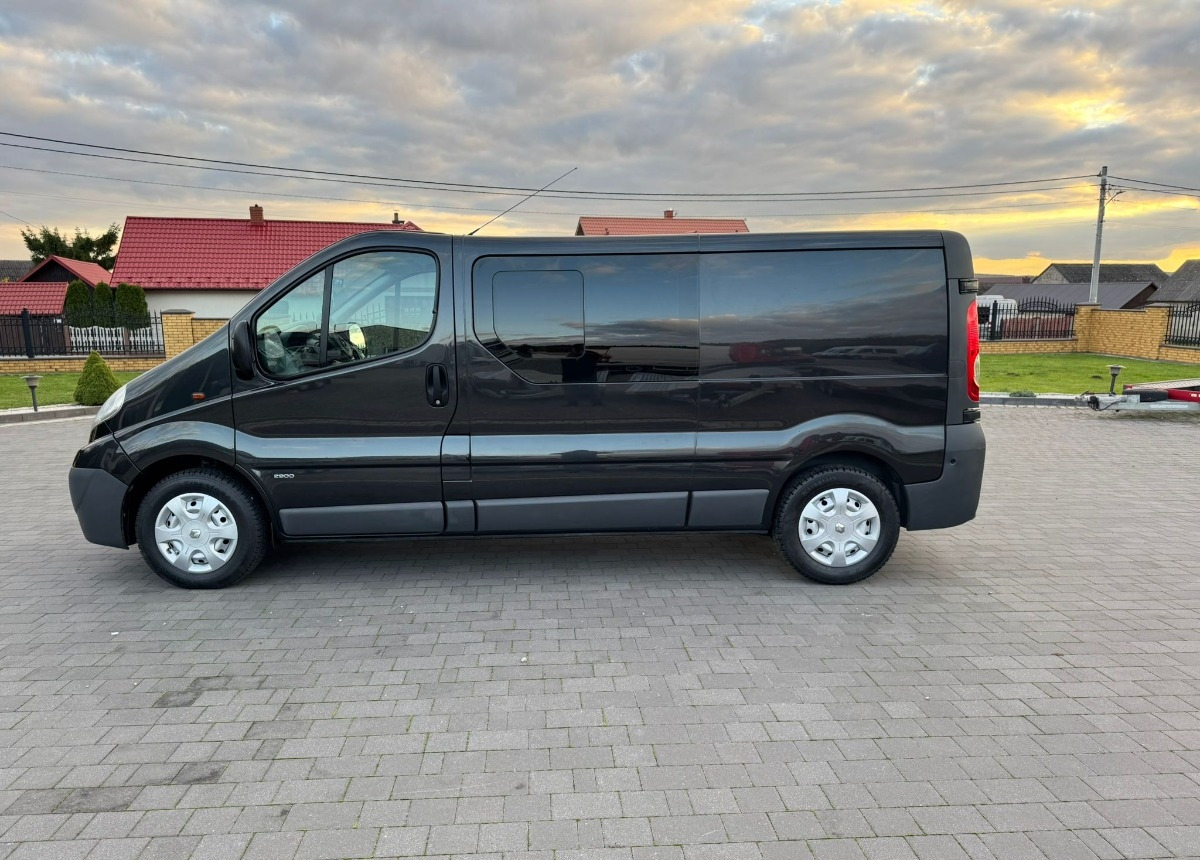Opel Vivaro Doka Long 2.5 150 ps. L2 H1 - 콤비 밴 : 사진 2 Opel Vivaro Doka Long 2.5 150 ps. L2 H1 - 콤비 밴 : 사진 2