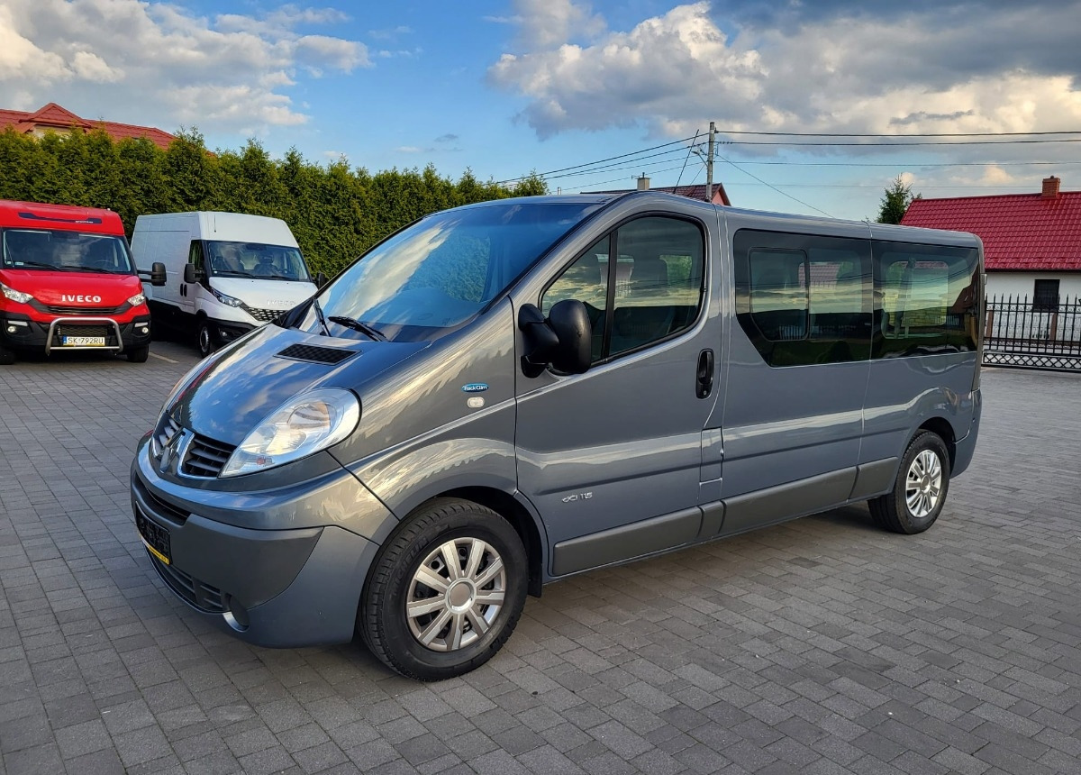 Renault Trafic 9 -osobowy Salon Polska I właściciel Bezwypadkowy Lakier - 소형 버스, 승합차 : 사진 4 Renault Trafic 9 -osobowy Salon Polska I właściciel Bezwypadkowy Lakier - 소형 버스, 승합차 : 사진 4