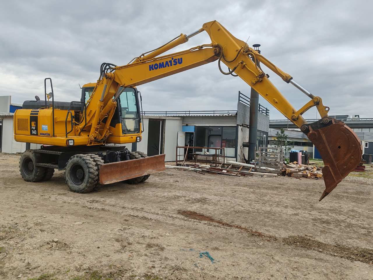 Komatsu PW140-7 - 휠 굴삭기 : 사진 2 Komatsu PW140-7 - 휠 굴삭기 : 사진 2