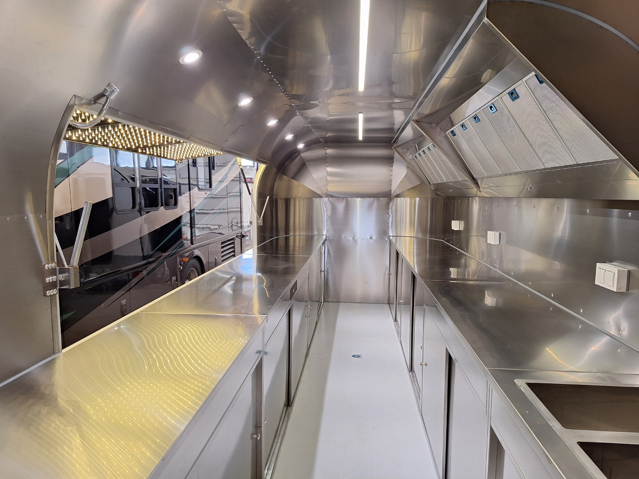 Deli Star Trailer American 6000 - EU Standards - 자판기 트레일러 : 사진 3 Deli Star Trailer American 6000 - EU Standards - 자판기 트레일러 : 사진 3