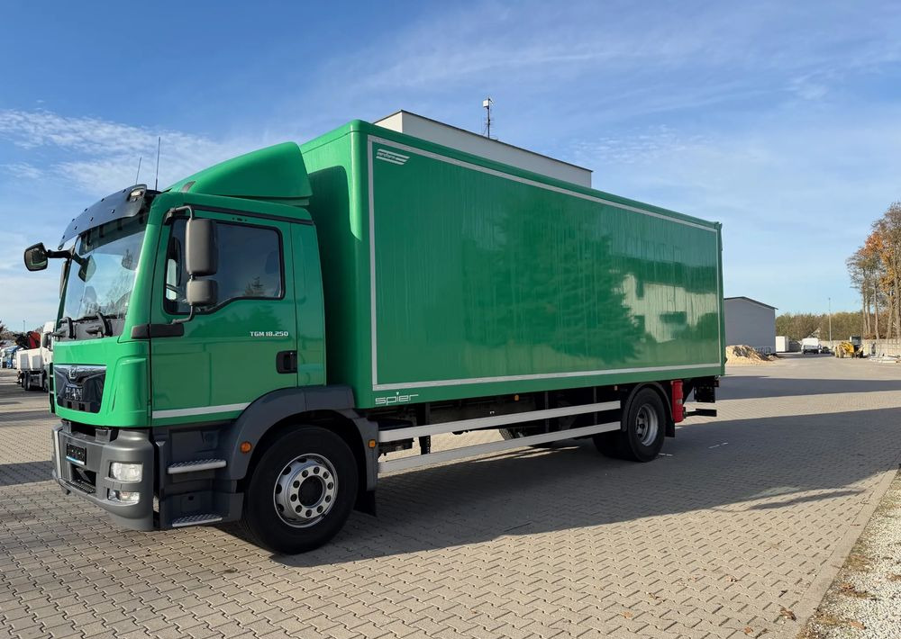 MAN TGM 18.250 Ładownośc 9800 kg - 박스 트럭 : 사진 3 MAN TGM 18.250 Ładownośc 9800 kg - 박스 트럭 : 사진 3