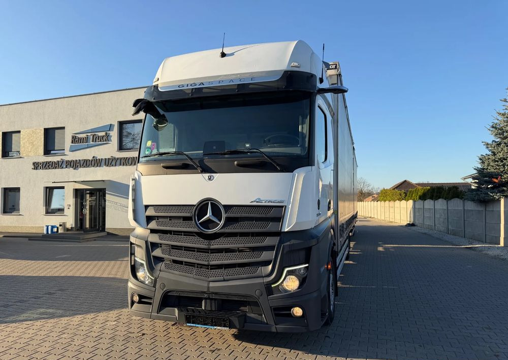 Mercedes-Benz ACTROS 1845 Zestaw przestrzenny przejazdowy120m3 - 커튼사이더 트럭 : 사진 1 Mercedes-Benz ACTROS 1845 Zestaw przestrzenny przejazdowy120m3 - 커튼사이더 트럭 : 사진 1