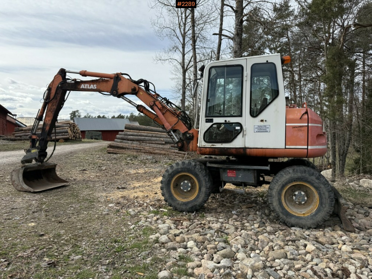 Wheeled excavator Atlas 1004 with attachments - 휠 굴삭기 : 사진 1 Wheeled excavator Atlas 1004 with attachments - 휠 굴삭기 : 사진 1