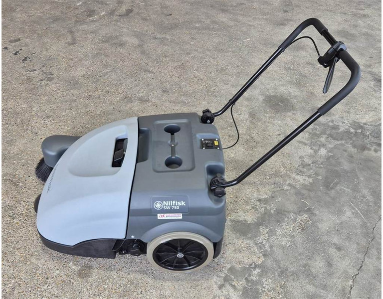 Nilfisk SW 750 - 거리 청소 차량 : 사진 2 Nilfisk SW 750 - 거리 청소 차량 : 사진 2