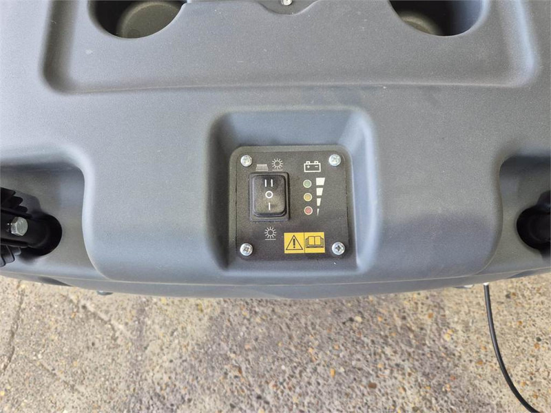 Nilfisk SW 750 - 거리 청소 차량 : 사진 4 Nilfisk SW 750 - 거리 청소 차량 : 사진 4