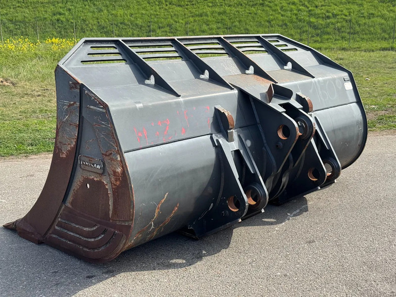 Doosan 230104-01475 DL 550-3 Rock Bucket - 굴삭기 버킷 건설기계 용 : 사진 2 Doosan 230104-01475 DL 550-3 Rock Bucket - 굴삭기 버킷 건설기계 용 : 사진 2