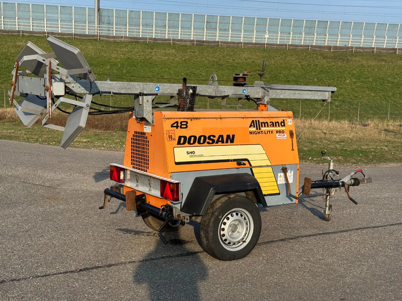 Doosan Allmand Night-Light Pro mobiele lichtmast LED - 조명 타워 : 사진 5 Doosan Allmand Night-Light Pro mobiele lichtmast LED - 조명 타워 : 사진 5