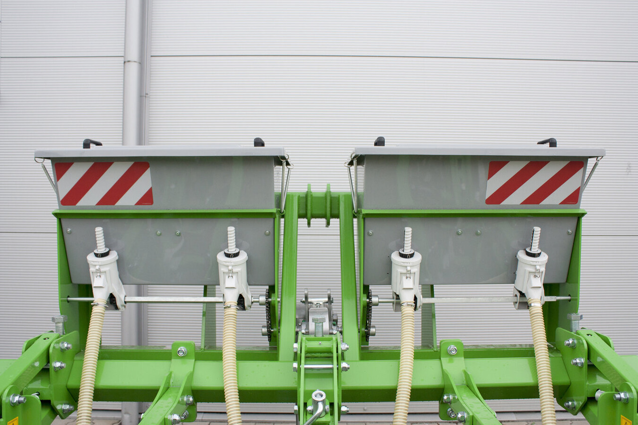 BOMET DISTRIBUTEUR ENGRAIS MINERAUX POUR BINEUSE 4 RANGS NEMBUS - 시비 장비 : 사진 1 BOMET DISTRIBUTEUR ENGRAIS MINERAUX POUR BINEUSE 4 RANGS NEMBUS - 시비 장비 : 사진 1