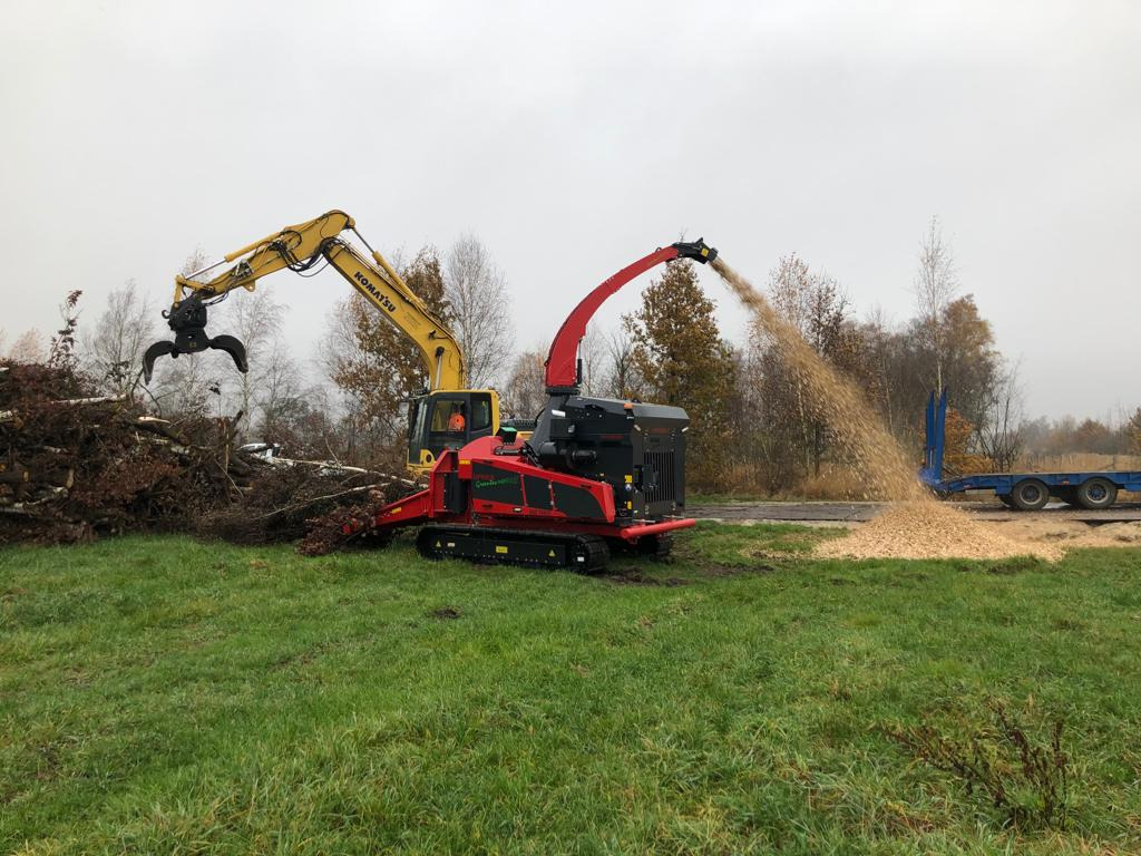 UFKES 942 Chipper - 톱밥 제조기 : 사진 3 UFKES 942 Chipper - 톱밥 제조기 : 사진 3