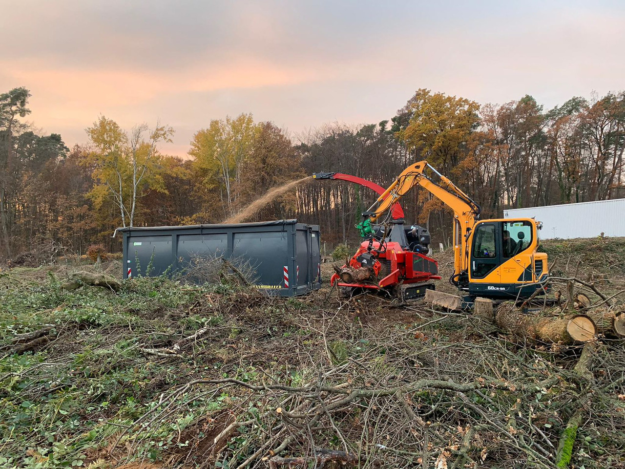 UFKES 942 Chipper - 톱밥 제조기 : 사진 2 UFKES 942 Chipper - 톱밥 제조기 : 사진 2