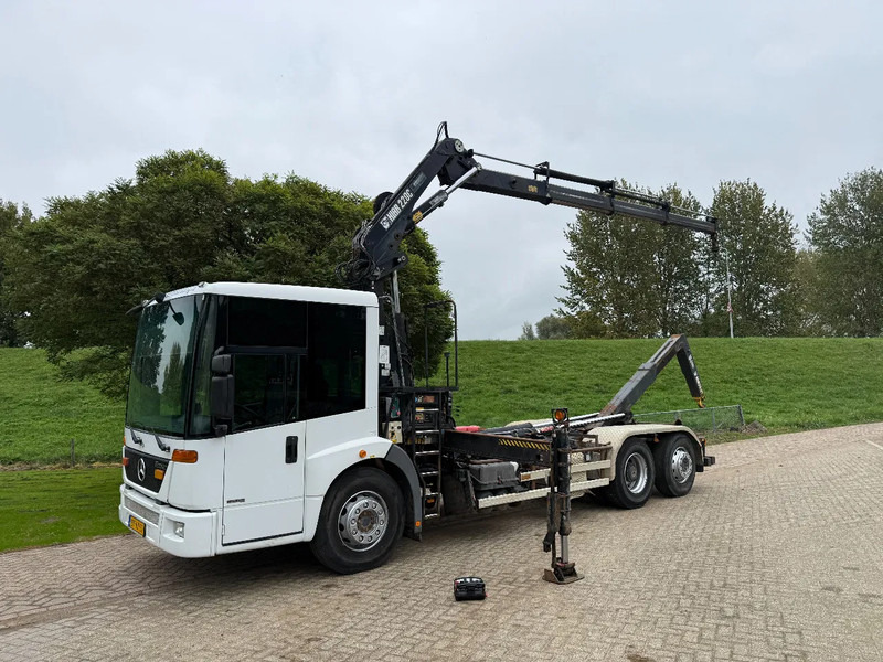 Mercedes-Benz Econic Hiab 220-Hooklift-6x2-Remote - 크레인 트럭 : 사진 1 Mercedes-Benz Econic Hiab 220-Hooklift-6x2-Remote - 크레인 트럭 : 사진 1