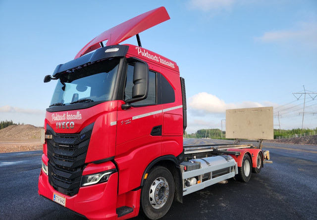 Iveco S-Way 6x2 LNG / LBG - 캡 새시 트럭 : 사진 1 Iveco S-Way 6x2 LNG / LBG - 캡 새시 트럭 : 사진 1