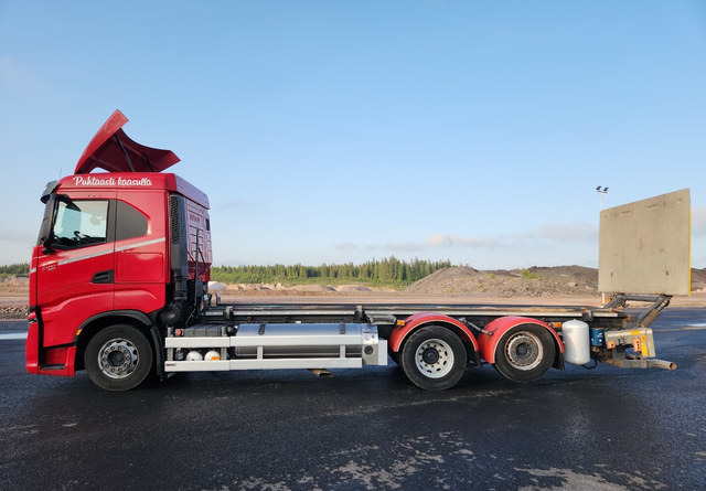 Iveco S-Way 6x2 LNG - 캡 새시 트럭 : 사진 2 Iveco S-Way 6x2 LNG - 캡 새시 트럭 : 사진 2