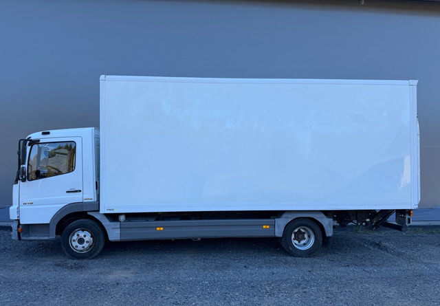 Mercedes-BenzAtego kaappi + perälauta - 박스 트럭 : 사진 2 Mercedes-BenzAtego kaappi + perälauta - 박스 트럭 : 사진 2