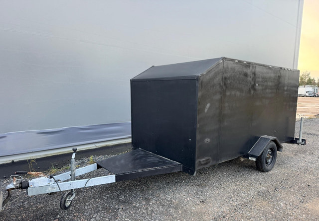 Umpiperäkärry - 자동차 트레일러 : 사진 1 Umpiperäkärry - 자동차 트레일러 : 사진 1