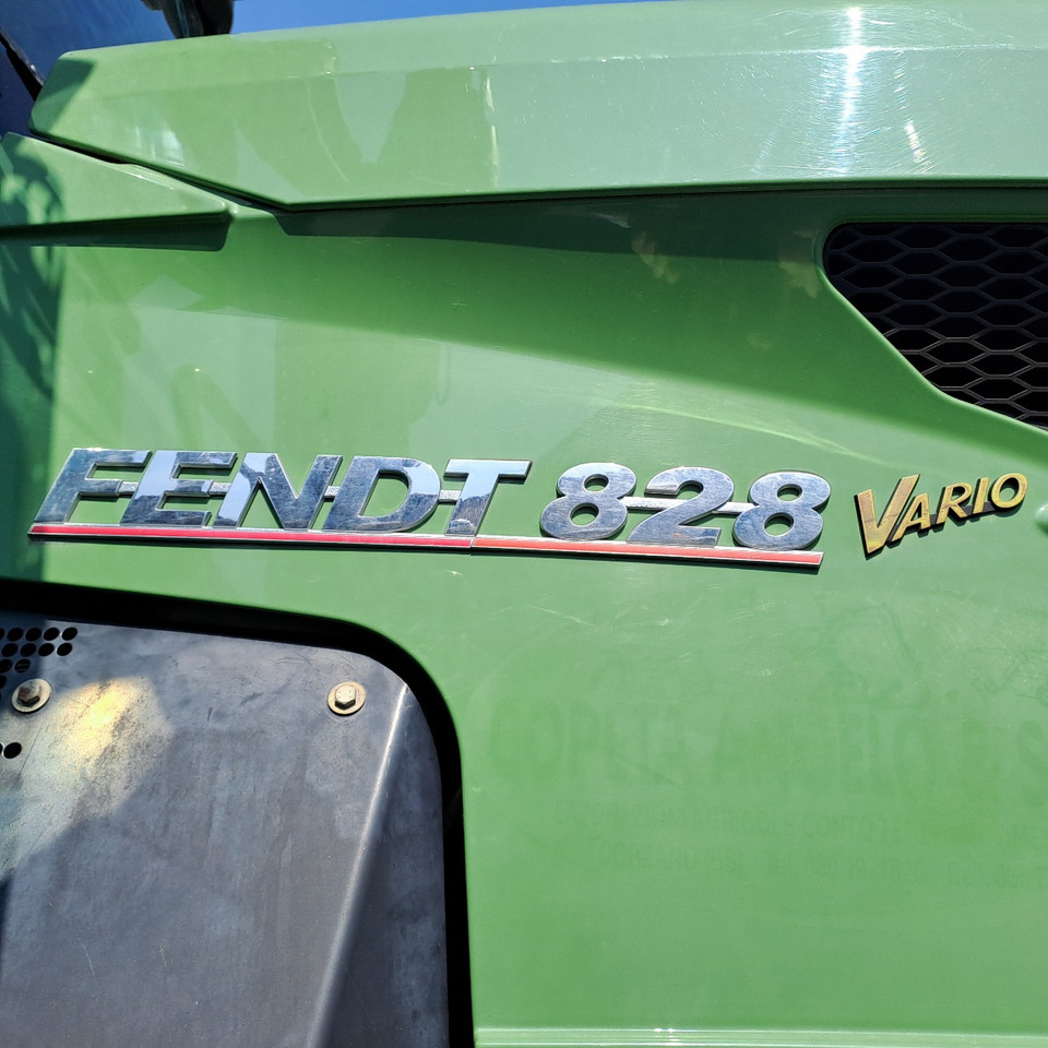 FENDT 828 VARIO PROFI PLUS - 장궤형 트랙터 : 사진 4 FENDT 828 VARIO PROFI PLUS - 장궤형 트랙터 : 사진 4